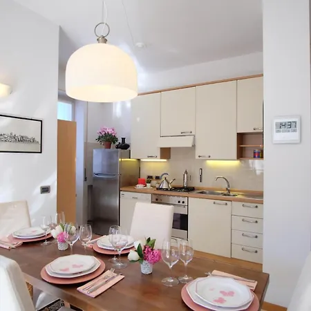 Dama Del Ginevra 公寓 *