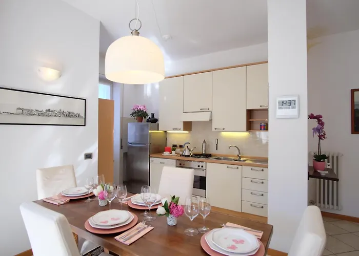 Dama Del Ginevra Apartment *